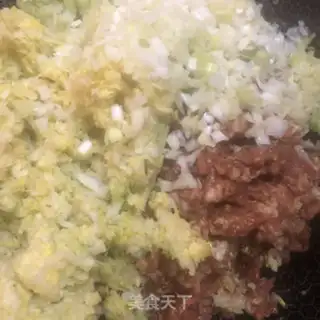 Make "Big cabbage pork bun." step 3