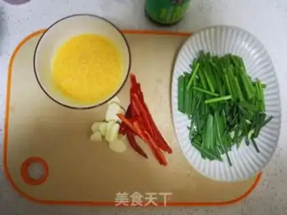 Make Fried eggs with moss step 1
