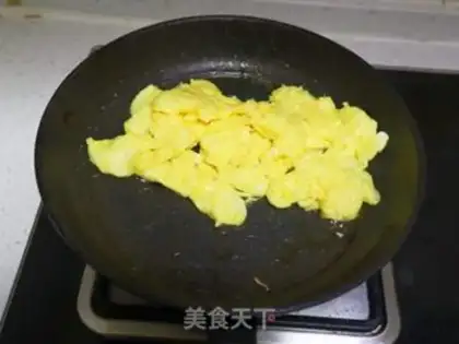 Make Fried eggs with moss step 2