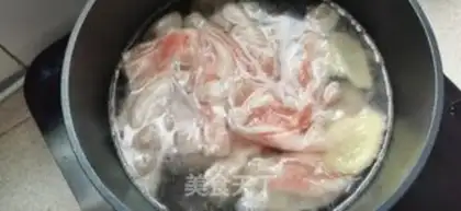 Make Onion fried lamb rolls step 2