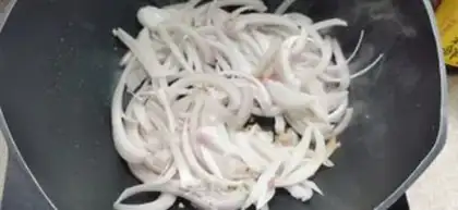 Make Onion fried lamb rolls step 5