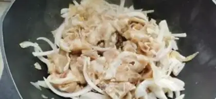 Make Onion fried lamb rolls step 6