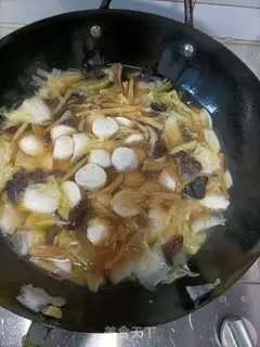Make Maroons, cabbage fishballs. Soup step 5