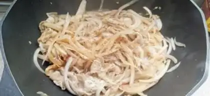 Make Onion fried lamb rolls step 7