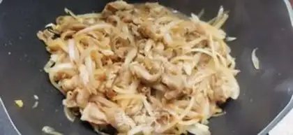 Make Onion fried lamb rolls step 8