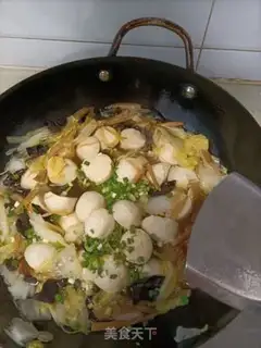 Make Maroons, cabbage fishballs. Soup step 6
