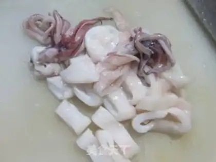 Make Five flowers for a squid step 1