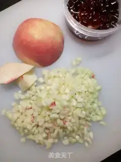 Make Peach crystal milk tea step 1
