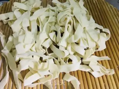 Make Tomato egg noodles step 0