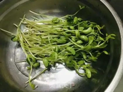 Make Tomato egg noodles step 1