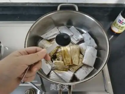 Make Jell-O fish step 5