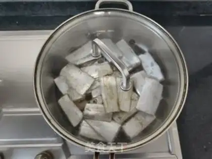 Make Jell-O fish step 7