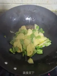 Make Potato pepper fried meat step 3