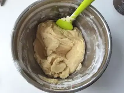 Make Precious black sesame mooncake step 4
