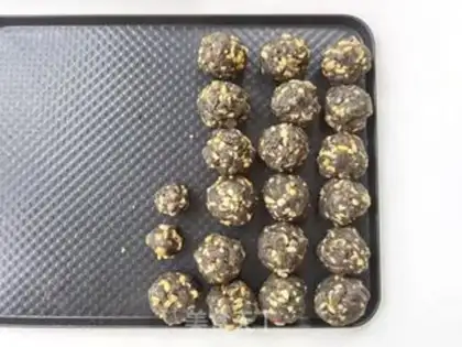 Make Precious black sesame mooncake step 6