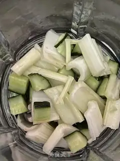 Make Celery cucumber juice step 3