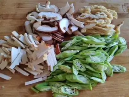 Make Autumn mushrooms and rice noodles step 0