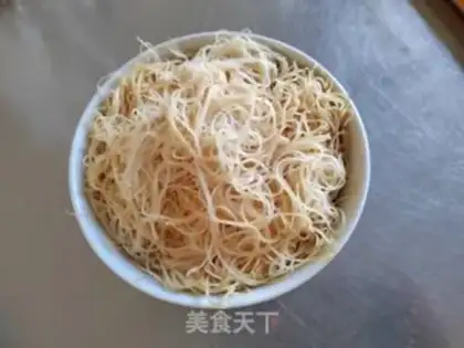 Make Autumn mushrooms and rice noodles step 1
