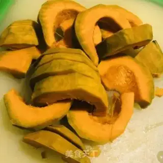Make Pumpkin shrimp soup step 0