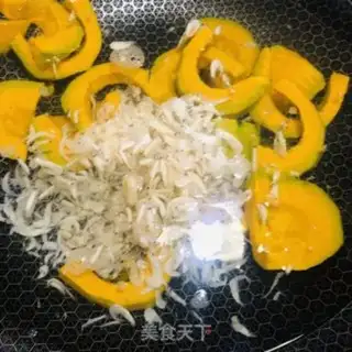 Make Pumpkin shrimp soup step 4