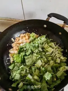 Make Eggs are fried cabbage step 2