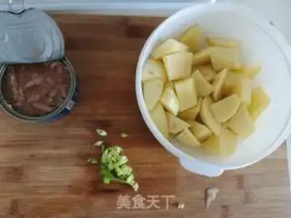 Make Tuna burning potatoes step 1