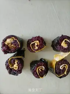 Make The chrysanthemum meat egg sushi step 6