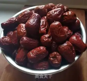 Make Three steamed red dates step 0