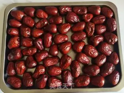 Make Three steamed red dates step 3