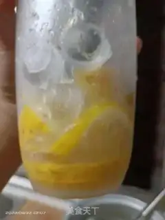 Make Hands on lemon tea step 3