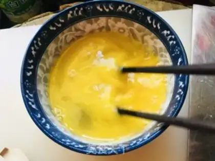 Make Scrambled eggs step 2