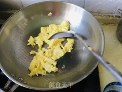 Make Scrambled eggs step 3