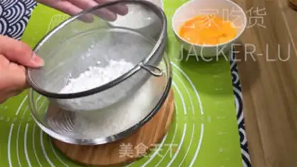 Make Yogurt early cake step 1