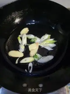 Make Chestnut chicken wings step 1