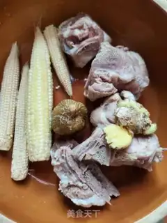 Make Blue papaya corn and pigbone soup step 1
