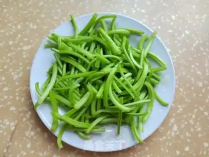 Make Potato leaves to fry step 2