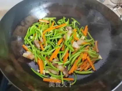Make Potato leaves to fry step 6