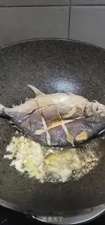 Make Spicy cabbage and gillfish step 4