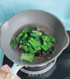Make Pine omelet step 5