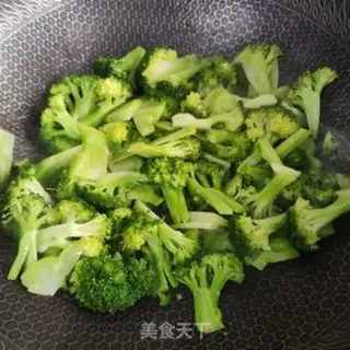 Make Shrimp fried broccoli step 3