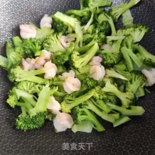 Make Shrimp fried broccoli step 4