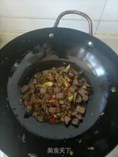 Make Sichuan pickles fried chicken blood step 6