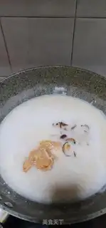 Make Porridge of raw chicken silk mushrooms step 6