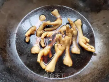 Make Chicken claws with fragrance step 1