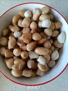 Make Peanuts, black and sesame rice step 0