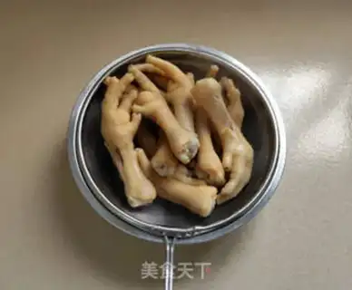 Make Chicken claws with fragrance step 2