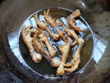 Make Chicken claws with fragrance step 3