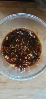 Make Garlic gravy evaporation ribs step 1