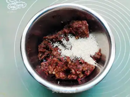Make Rose ham mooncake step 3