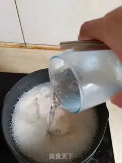 Make Red soup and vegetable noodles step 1